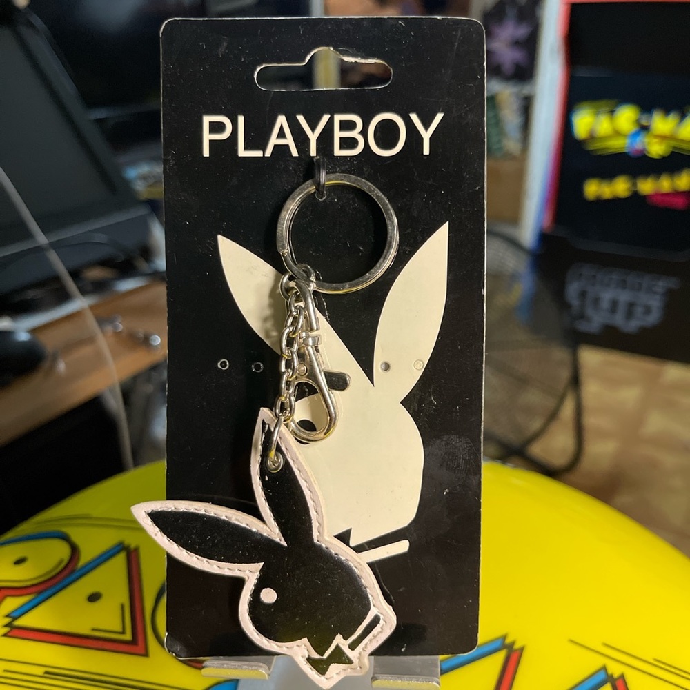 2005 PLAYBOY BLACK PLEATHER KEYCHAIN NWT RARE
Playboy Rabbit Head Keychain